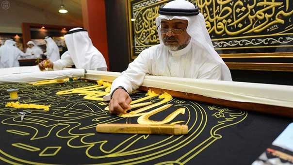 الكعبة المشرفة تزهو بحلتها الجديدة