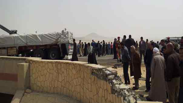 مقتل 14 وإصابة 42 في حادث تصادم في صعيد مصر