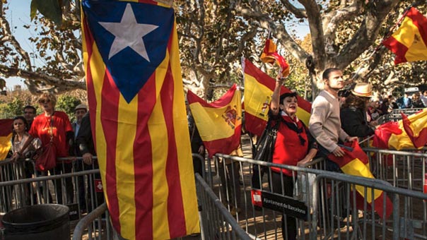 حاكم كتالونيا يدعو لحوار بشأن الاستقلال &rsquo;بالتي هي أحسن&rsquo;

