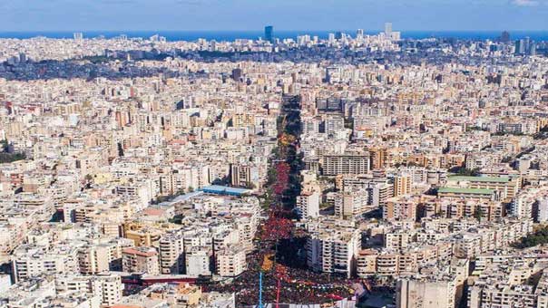 طوفان بشري في الضاحية الجنوبية..بالدموع والقبضات ’ما تركناك يا حسين’