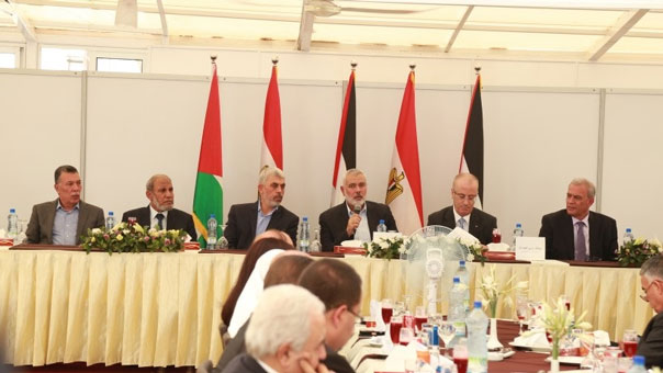 إجتماع للحكومة ولقاءات في غزة لتكريس المصالحة وسط تضييق من الإحتلال

