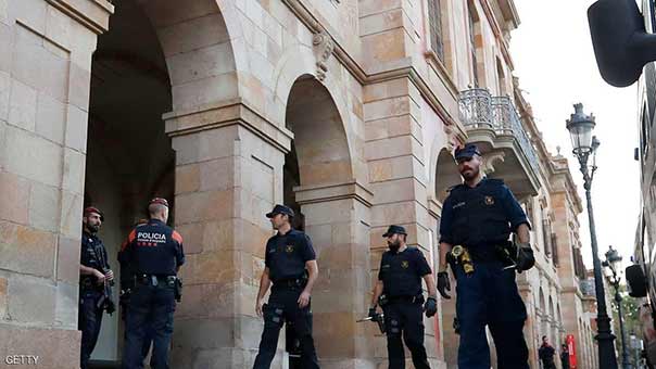 الشرطة الإسبانية تحاصر برلمان برشلونة مع اقتراب إعلان استقلال إقليم كتالونيا
