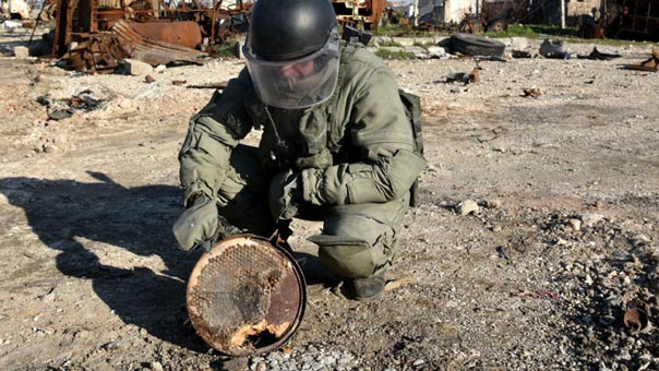 خبراء روس يفككون أكثر من ألف عبوة ناسفة في دمشق