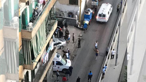جريمة مروّعة في زقاق البلاط: فتى يقتل والده و3 أشخاص