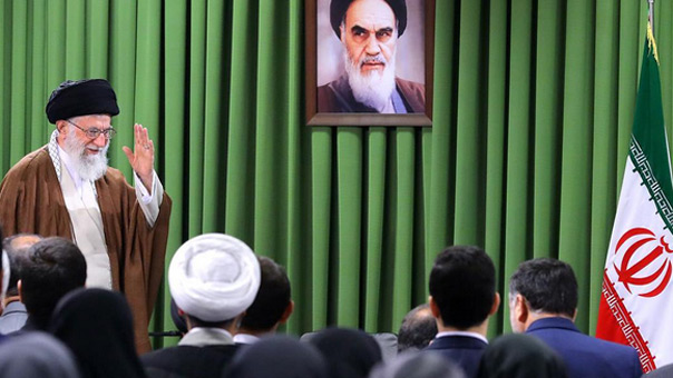 الإمام الخامنئي : إذا اقدموا على تمزيق الاتفاق النووي سنحوله إلى فتات