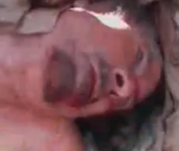 المجلس الانتقالي يعلن مقتل القذافي ونجله معتصم ووزير دفاعه(مصور)