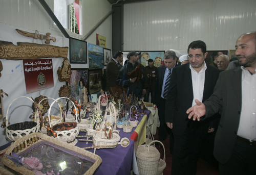 بلدية حارة حريك تفتتح معرض عيد الأم والطفل