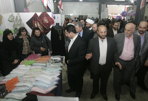 بلدية حارة حريك تفتتح معرض عيد الأم والطفل