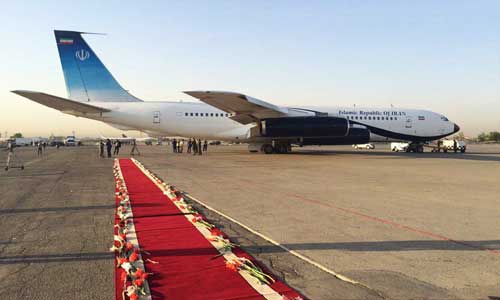 روحاني في استقبال 104 شهداء من كارثة مِنى: يجب معرف أسباب الكارثة وإذا لزم الأمر سنستفيد من قدرتنا وقوتنا (مصوّر)