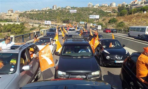 التيار الوطني الحر يملأ الطريق الى قصر بعبدا..والعماد عون يجدد المطالبة بقانون نسبي وبرئيس لا يكون دمية بيد أحد
