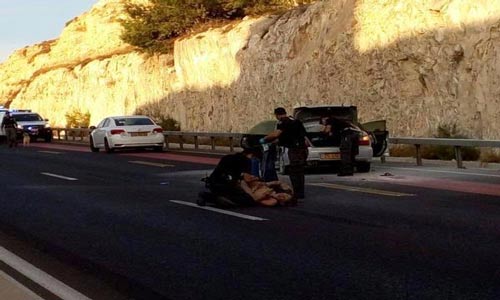 شابة فلسطينية تفجّر سيارتها عند حاجز في الضفة واستشهاد أم حامل وطفلتها الرضيعة بغارة صهيونية على غزة