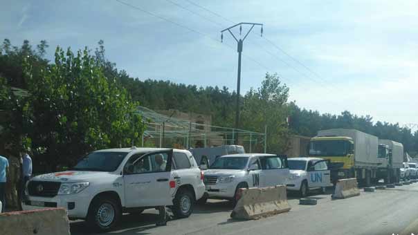 دخول شاحنات مساعدات إلى منطقة الزبداني في ريف دمشق ومدينتي الفوعة وكفريا بريف إدلب برعاية الامم المتحدة  
