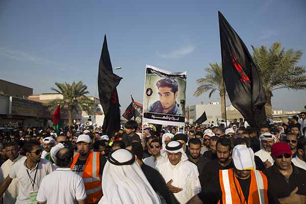 أهالي سيهات يشيّعون شهداء الحسينية الحيدرية إلى مثواهم الأخير