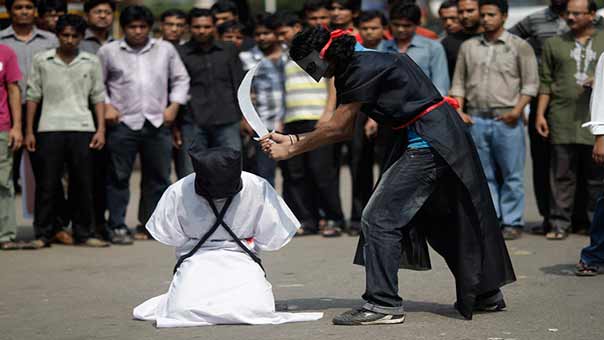 السعودية تقمع معارضيها بحد السيف: النيابة تطلب الإعدام لـ 16 شخصاً بزعم &rsquo;الارهاب&rsquo;!