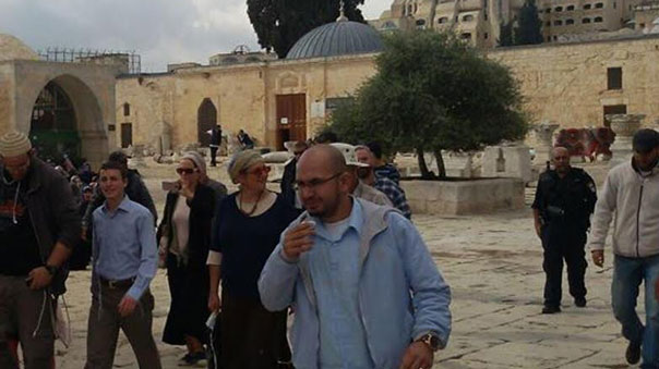 إصابة جندي صهيوني في عملية طعن بالخليل .. ودعوات فلسطينية لـ&rsquo;جمعة غضب&rsquo; غداً