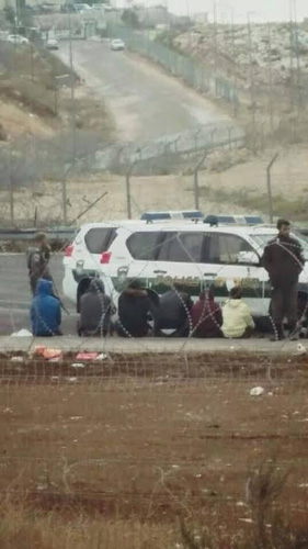 إصابة جندي صهيوني في عملية طعن بالخليل .. ودعوات فلسطينية لـ&rsquo;جمعة غضب&rsquo; غداً