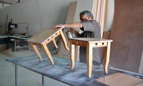 العراقيل &rsquo;الإسرائيلية&rsquo; تتهدد قطاع الأثاث في غزة