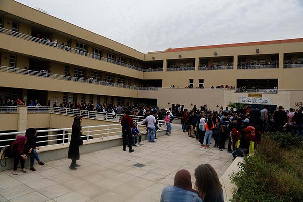 وقفة تضامنية مع شهداء برج البراجنة من طلاب الجامعات في كافة المناطق اللبنانية