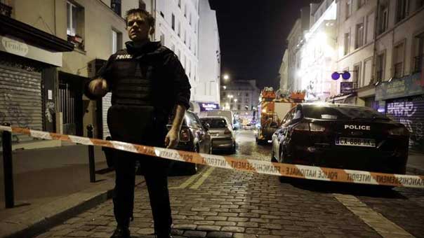 الشرطة الفرنسية تغلق ضاحية باريسية بعد اكتشاف جسم يشبه حزاما ناسفا