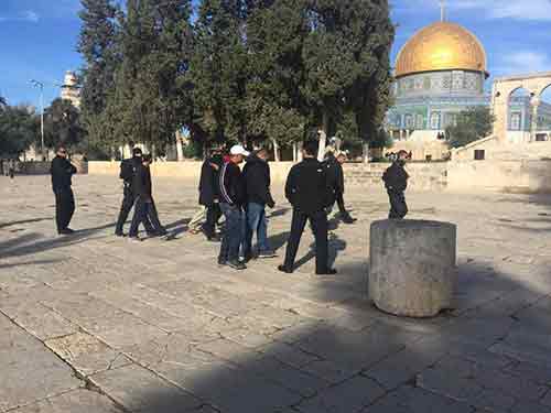 نيران قناص فلسطيني تصيب مركبة صهيونية في الخليل... و&rsquo;نتنياهو&rsquo; يستعين بوحدات خاصة لحماية المستوطنين