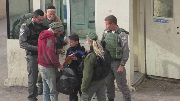 مقتل مستوطن وجرح 50 في انقلاب شاحنة شمال غربي رام الله