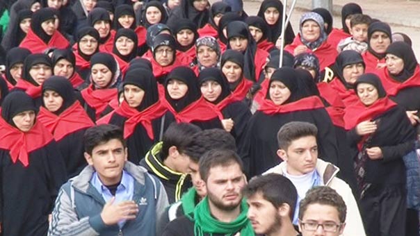 بعلبك تحيي أربعينية الإمام الحسين &rsquo;ع&rsquo; برفع رايته عند مسجد الرأس