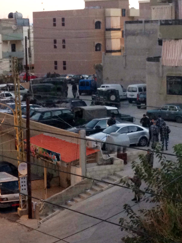 بالصور- قتلى بتفجير مطلوب نفسه خلال مداهمة الجيش منزله في دير عمار في الشمال