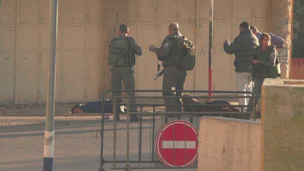 شاب فلسطيني يطعن ضابطاً صهيونيا ويستشهد برصاص الاحتلال