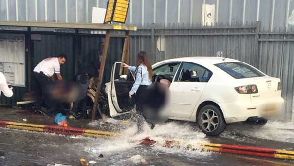 إصابة 10 مستوطنين بعملية طعن ودهس غربي القدس المحتلة واستشهاد المنفذ