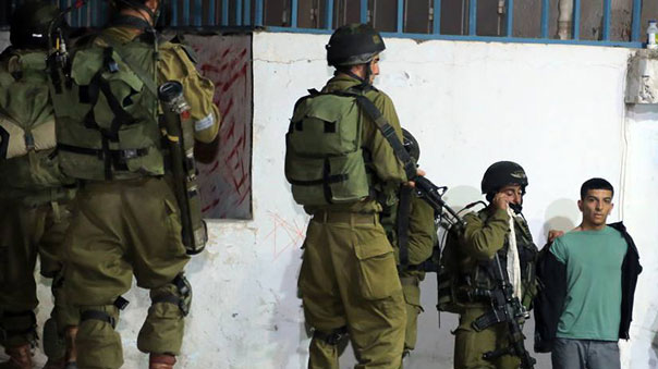 الاحتلال يواصل حملته العدوانية بحق عوائل منفذي العمليات الفلسطينية