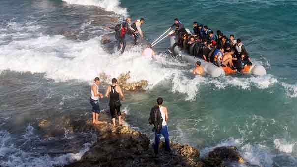 مأساة &rsquo;قوارب الموت&rsquo; تتواصل: موت 18 مهاجراً غرقاً في بحر ايجه قبالة سواحل تركيا  