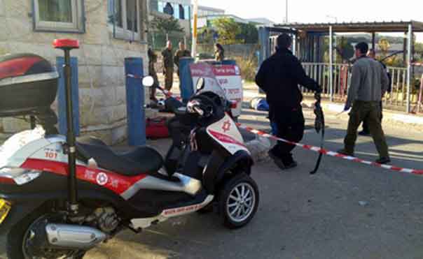 إصابة حارسي أمن صهيونيين طعنًا قرب سلفيت بالضفة الغربية واستشهاد شاب في الخليل