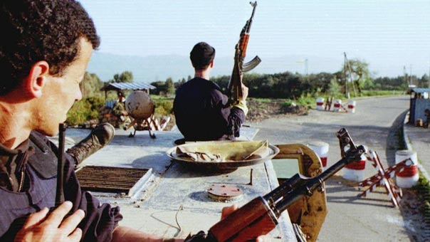 الجيش الجزائري يكشف 13 مخبأ للجماعات الارهابية ويقتل قياديين في &rsquo;القاعدة&rsquo;