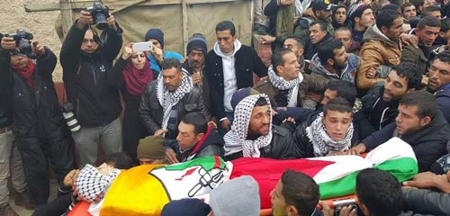 الاحتلال يقتل فلسطينيين على حاجز عسكري جنوب الضفة.. وتعالي الدعوات لتصعيد الانتفاضة