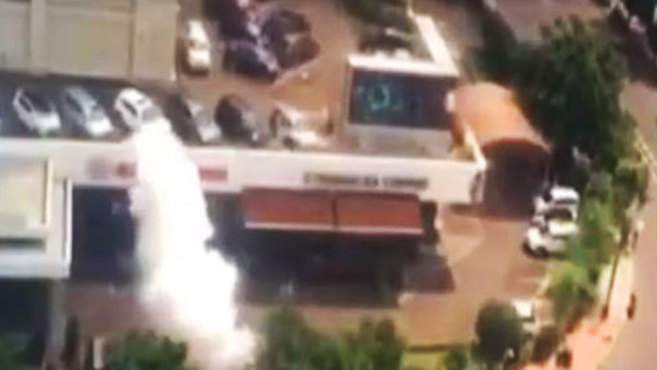 قتلى وجرحى في هجوم مسلح وانفجارات في العاصمة الاندونيسية و&rsquo;داعش&rsquo; يتبنى