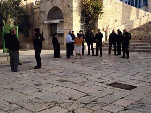 إصابات واعتقالات خلال مداهمات واسعة بالضفة.. والاحتلال يشرّد عوائل فلسطينية شرقي القدس