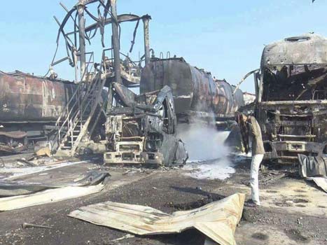 بالصور- مجزرة جديدة يرتكبها العدوان السعودي في محافظة الحديدة باليمن


