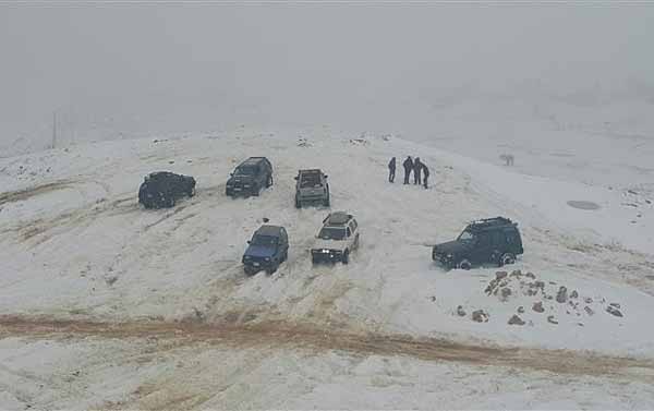 ثلوج &rsquo;تلاسا&rsquo; تكسو جبال لبنان وتوقّعات بطقس غائم جزئياً الاثنين مع أمطار وثلوج متفرقة