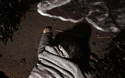 مأساة &rsquo;قوارب الموت&rsquo; تتواصل: مصرع 11 مهاجراً قبالة جزيرة على سواحل اليونان