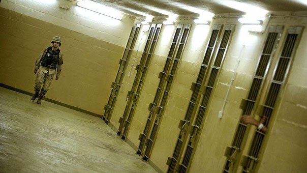 صور جديدة توثق الجرائم الأميركية بحق معتقلين في العراق وأفغانستان