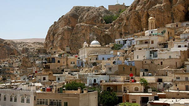 وفد إيطالي يطّلع على ما خلفه الإرهاب في معلولا ويزور صيدنايا