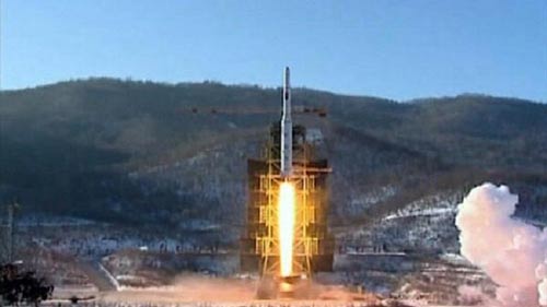 كوريا الشمالية تضع قمرًا صناعيًا في المدار.. إدانات دولية واجتماع طارئ لمجلس الأمن