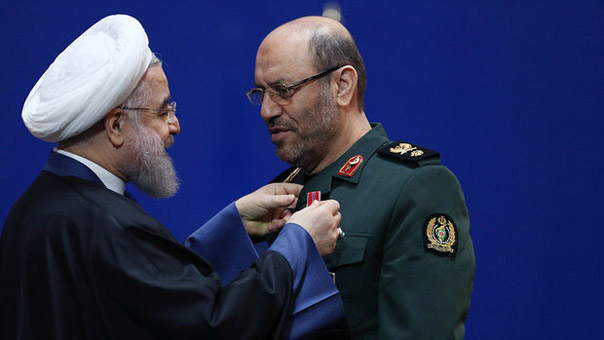 روحاني خلال تكريم المفاوضين الإيرانيين حول الملف النووي: لولا توجيهات الإمام الخامنئي لما حققنا هذه الانجازات