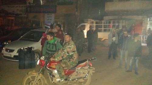 وصول قافلة الى بلدتي نبل والزهراء بريف حلب تقل عشرات المهجرين السوريين