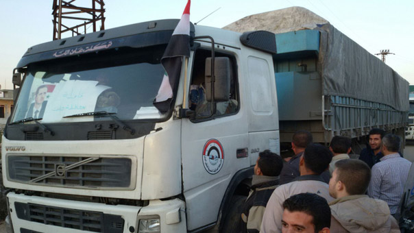 بالصور.. وصول قافلة مساعدات انسانية مقدمة من الحكومة السورية الى بلدتي نبل والزهراء