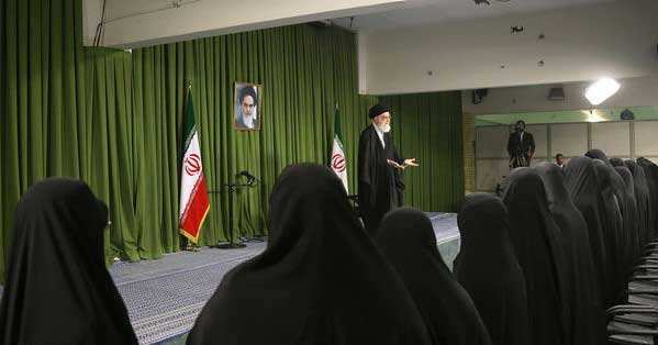 حقوق المرأة ما بين السلعة الغربية والقدوة الايرانية