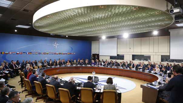 &rsquo;الناتو&rsquo; سيرسل مجموعة سفن الى بحر ايجه للمساهمة في وقف تدفق المهاجرين    