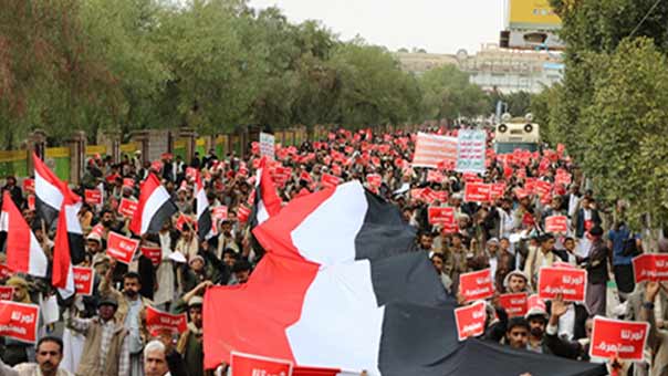 اليمن: مسيرة جماهيرية حاشدة في صنعاء تحت شعار &rsquo;ثورتنا مستمرة ضد الغزو الأمريكي&rsquo;