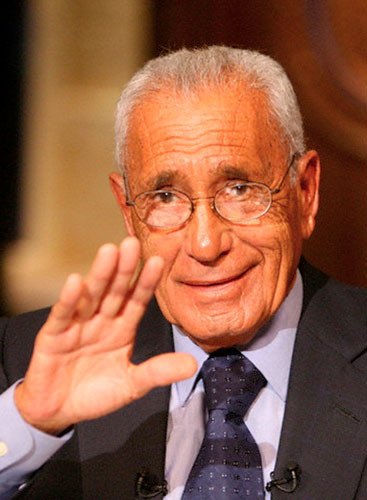 تشييع جثمان عميد الصحافيين العرب محمد حسنين هيكل إلى مثواه الأخير في مصر الجديدة