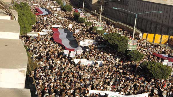 مسيرة جماهيرية حاشدة بالعاصمة صنعاء تحت شعار &rsquo;مجزرة سوق نهم جريمة سعوديه أمريكية&rsquo;